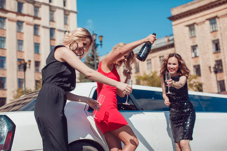 Limuzyna, party bus czy imprezowy autobus w Warszawie?