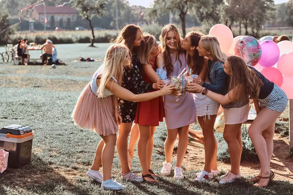 Co można robić na wieczorze panieńskim latem? Sprawdź, czy te pomysły wpadły Ci do głowy!