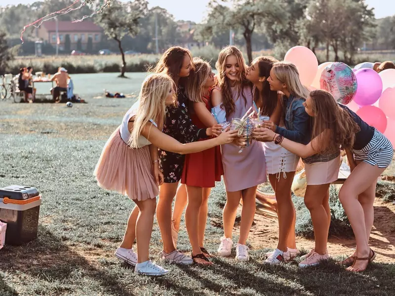 Co można robić na wieczorze panieńskim latem? Sprawdź, czy te pomysły wpadły Ci do głowy!