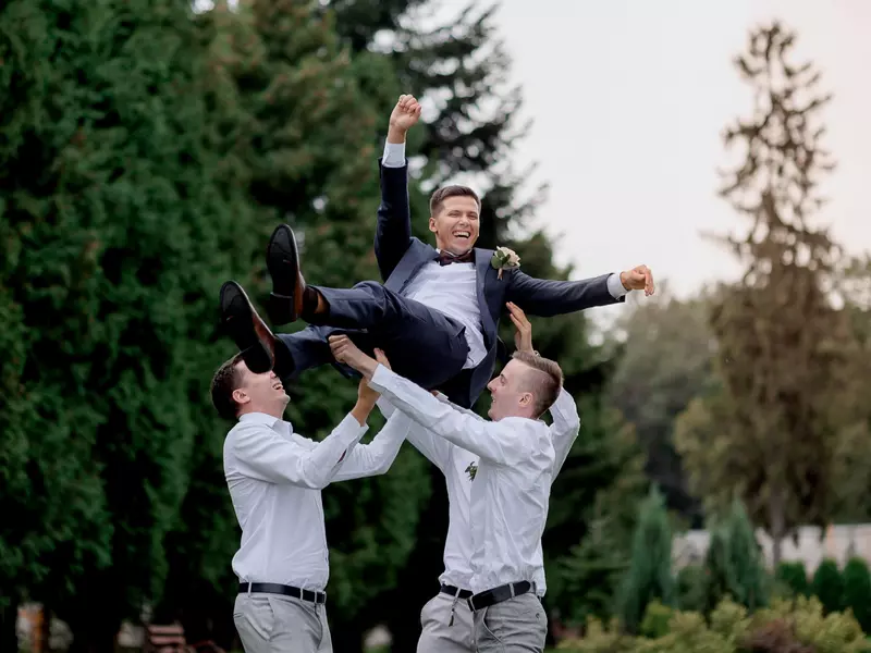 Wieczór kawalerski męskim okiem: 6 przepisów na niezapomnianą imprezę