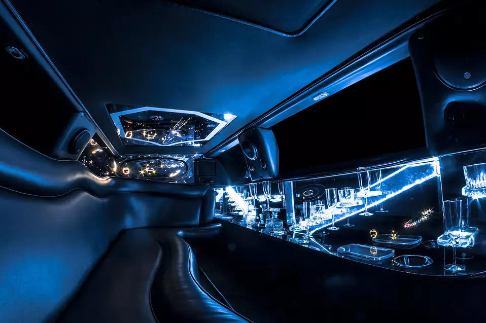 Szukasz idealnej limuzyny na wynajem? Podpowiadamy, na co zwrócić uwagę! 