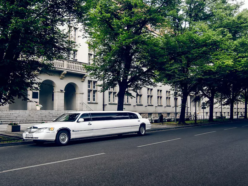 Szukasz idealnej limuzyny na wynajem? Podpowiadamy, na co zwrócić uwagę! 