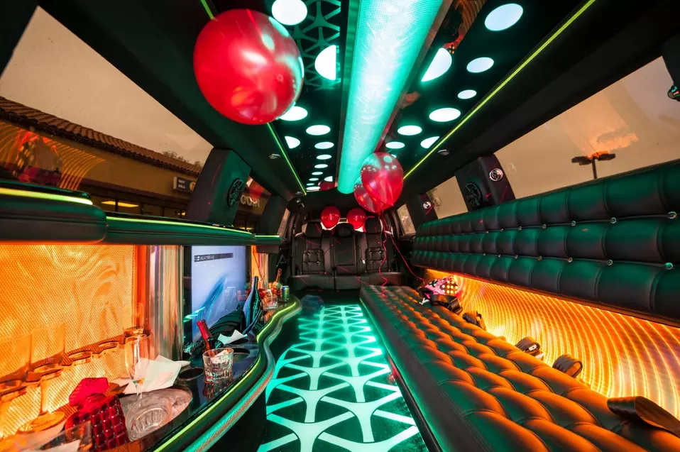 Ile kosztuje limuzyna? Poznaj koszty kupna i wynajmu